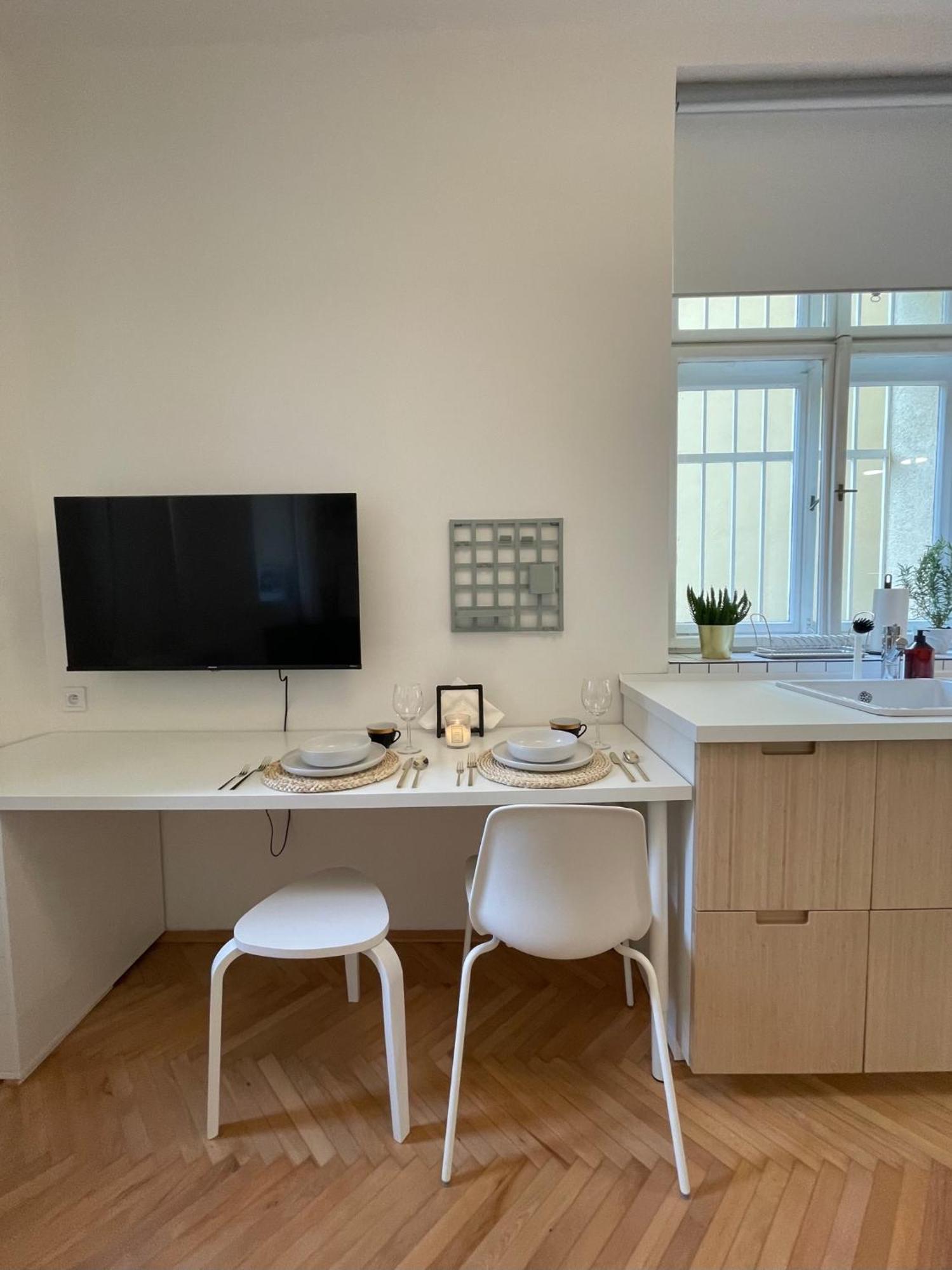 Urban Retreat I Modern Boho Apartments In Lovely Letna District - 10 Minutes From Old Town Prag Eksteriør billede